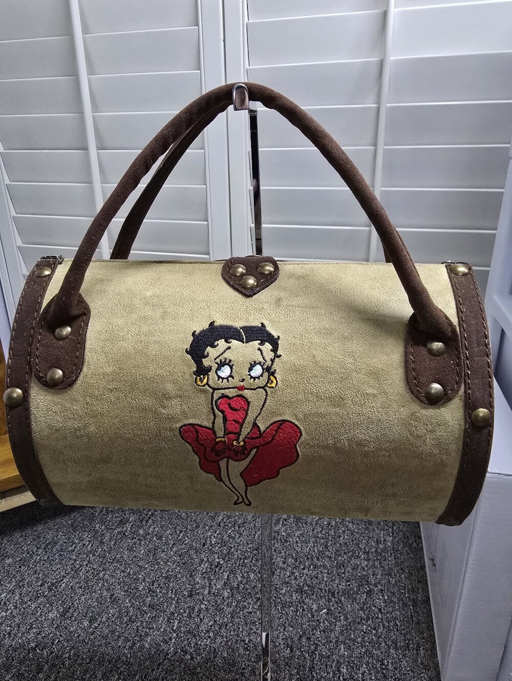 Betty Boop Faux Suede Tan Wood Barrel Bag with Red Embroidered Accent (NWT) - Picture 2 of 12